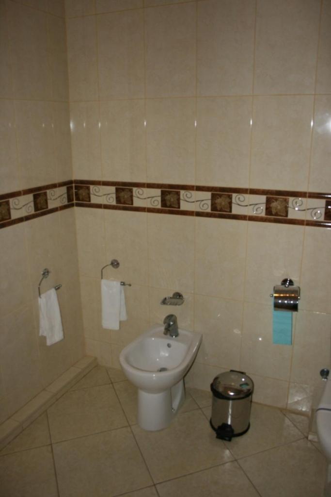 Prague Hotel Zaporizhia Bagian luar foto