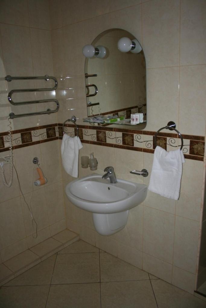 Prague Hotel Zaporizhia Bagian luar foto