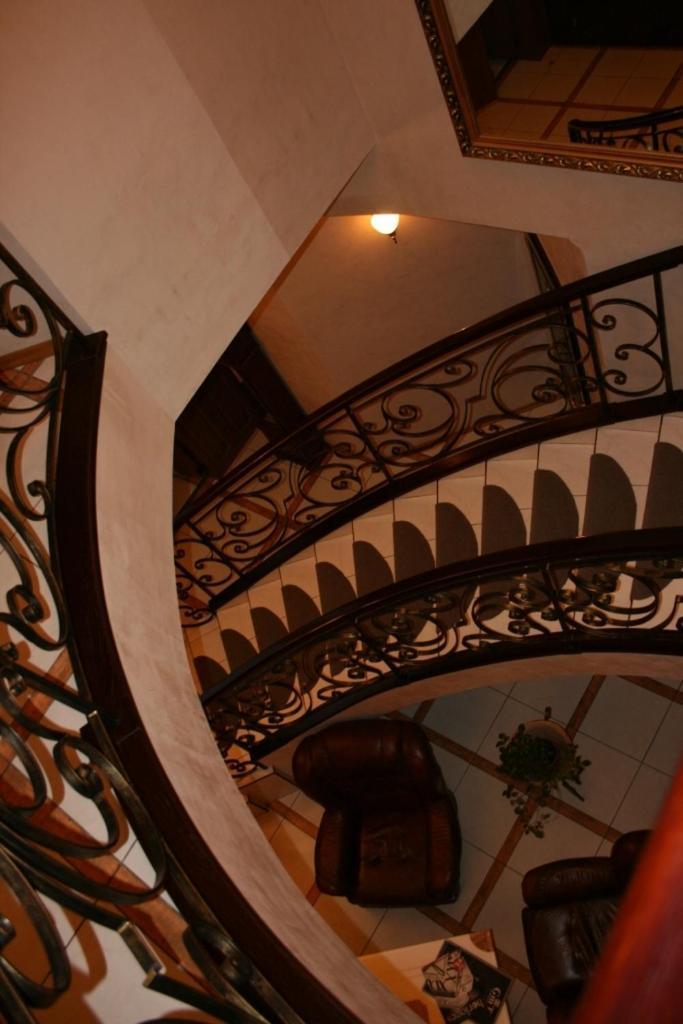 Prague Hotel Zaporizhia Bagian luar foto