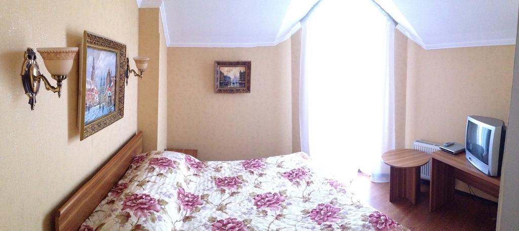 Prague Hotel Zaporizhia Bagian luar foto
