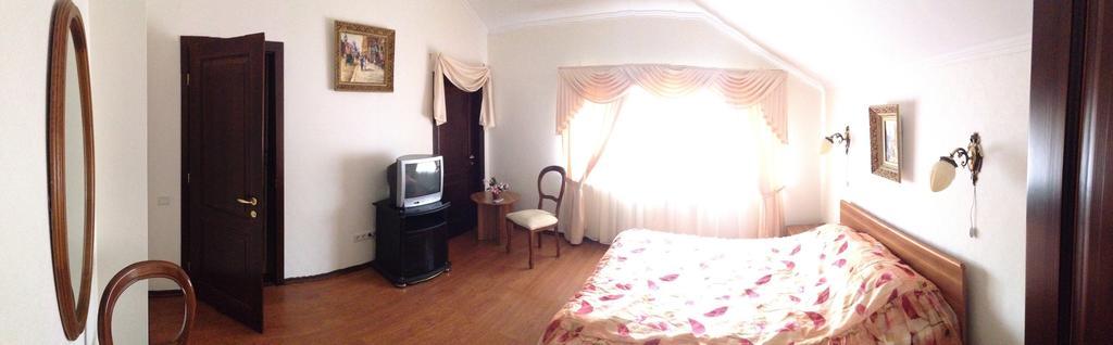 Prague Hotel Zaporizhia Bagian luar foto