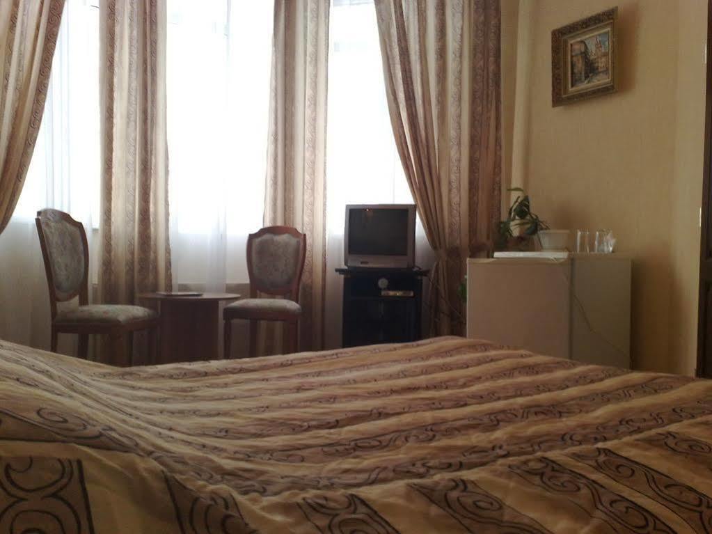 Prague Hotel Zaporizhia Bagian luar foto